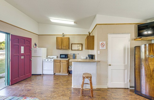 Whitney Apartment | On-Site Hiking Trails: Cozy Lake Whitney Studio!