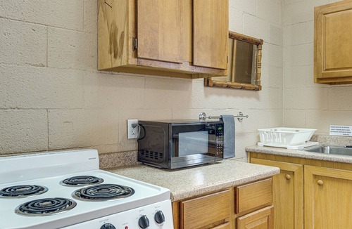 Whitney Apartment | On-Site Hiking Trails: Cozy Lake Whitney Studio!