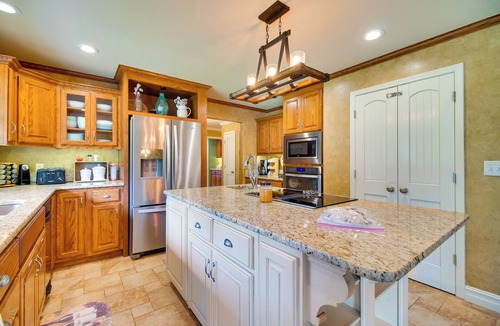 Afton Cabin | On-Site Lake Access: Group Getaway in Afton