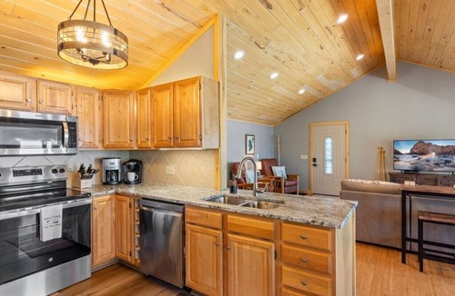 Backus Cabin | On Site Pontoon| Swim| Fish| Kayaks| Firepit