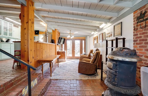 Dennis House | On-Site River Access: Fishing Retreat in Granbury!