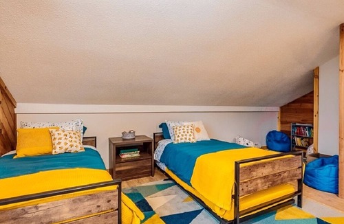 Stratton Mountain Cabin | On Stratton Mountain ~Spacious & Comfy Escape~