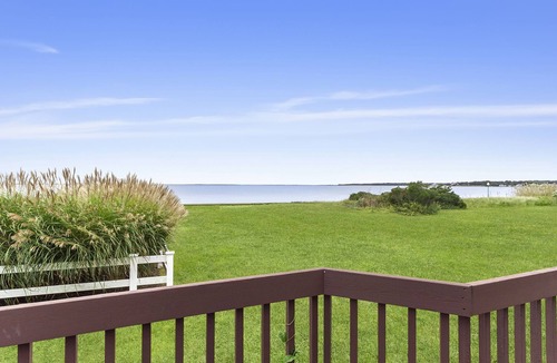 Center Moriches House | On the Bay!