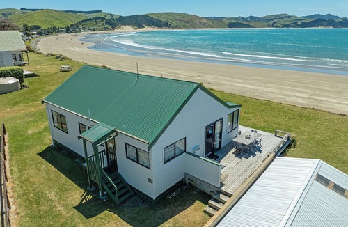 Castlepoint House | On the Beach at Castlepoint