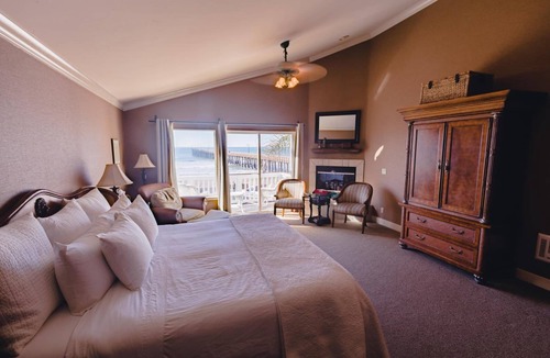 Cayucos Bed & Breakfast | On The Beach Bed & Breakfast