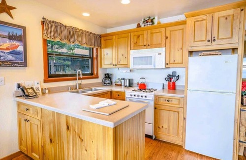 Tahoe Vista Cabin | "On the Beach" Cabin Perfect for 2! Lake Front!