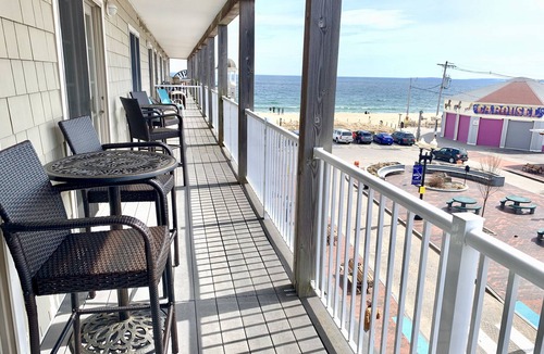 Old Orchard Beach Condo | On the Beach-Grand Victorian-Pool-Unit 310