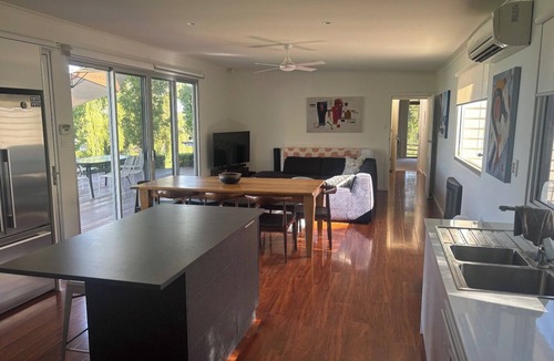 Seymour House | On The Bend- Absolute Waterfront Retreat