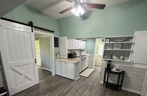 Hermitage Cabin | “On The Edge” Cabin Secluded, quiet, peaceful, private community