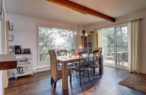 Magog Ski Chalet | On the edge of lac Lovering - Spa - Monthly