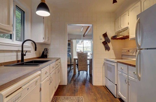 Magog Ski Chalet | On the edge of lac Lovering - Spa - Monthly
