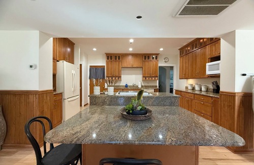 Algonquin Apartment | On the Fox/River access/Kayaks/Deck with lounging and dining/Free Parking