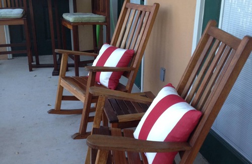 Gruene Condo | On the Guadalupe! Few Doors down to Gruene Hall, shops and more! Walk to River!