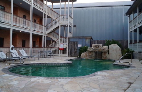 Gruene Condo | On the Guadalupe! Few Doors down to Gruene Hall, shops and more! Walk to River!