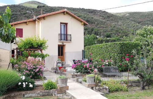 Ceret House | On the heights of Céret, house set in greenery with a lovely view.