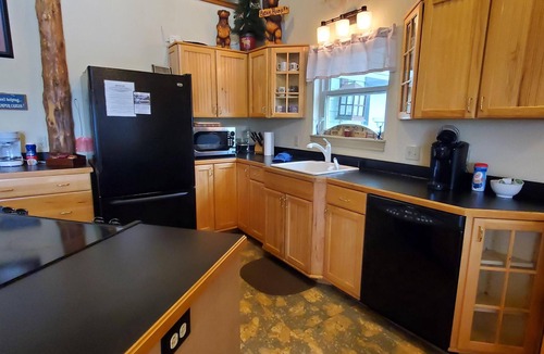 Holiday Island House | ON THE ISLAND CLOSE TO RECREATION CENTER!