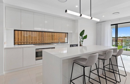 Mango Hill House | On the Lake - Modern Mofflin