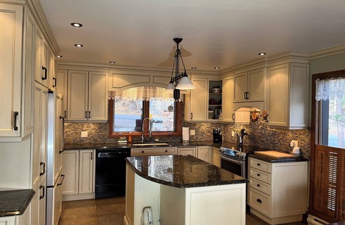 Domaine Nansen Ski Chalet | On the Mountain, Luxury 5 BR Ski In Ski Out Private Hottub & Sauna