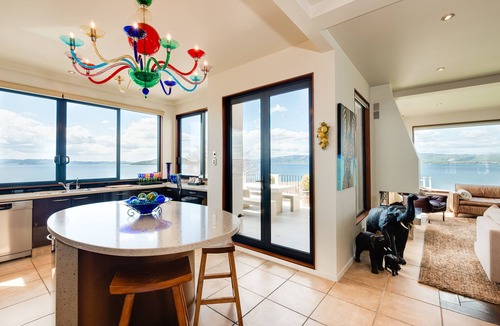 Kawaha Point Cabin | On The Point - Lake Rotorua