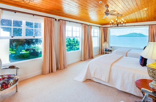 Kawaha Point Cabin | On The Point - Lake Rotorua