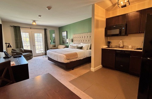 West Woodstock Hotel | On The River Inn