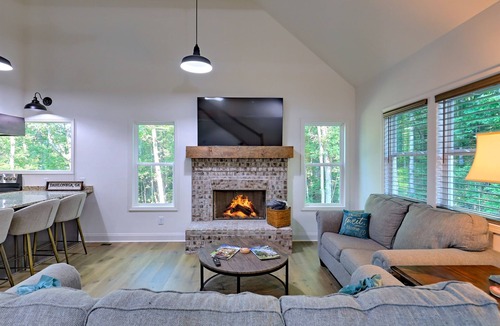 Dahlonega Cabin | On the River with Arcade, Firepit & Pet Friendly!