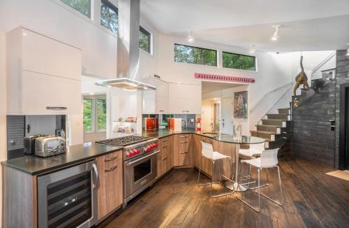 Saugatuck House | On the Riverfront