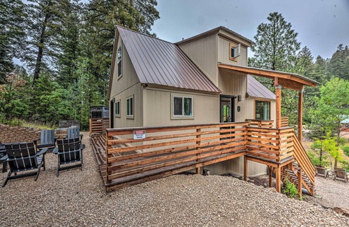 Cloudcroft House | On the Rocks - A Modern Home w/Decks & Views