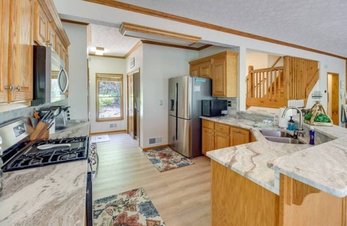 East Ellijay House | On the Rocks Ellijay: River Access & Gameroom