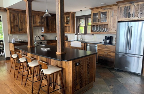 Penhook Cabin | On The Rocks SML