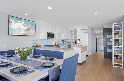 South Mission Beach Condo | On the Sand! Panoramic Bay Views + A/C | Bayside Retreat 2