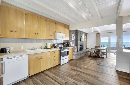 Capistrano Beach House | ON THE SAND! Private Beach! OCEAN FRONT HOT TUB! STR14-0126