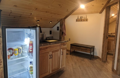 Babb Cabin | On the shores of Ducklake only minutes from Glacier Park, and Waterton Park park