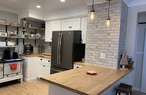 Ironwood House | On the Trail-Cedar Sauna & Close to Waterfalls/Trails/Lakes-Spring Getaway Value