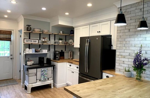 Ironwood House | On the Trail-Cedar Sauna & Close to Waterfalls/Trails/Lakes-Spring Getaway Value
