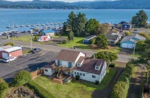 Waldport House | On the Water's Edge - Dog-Friendly, Crabbing, Bridge Views & More