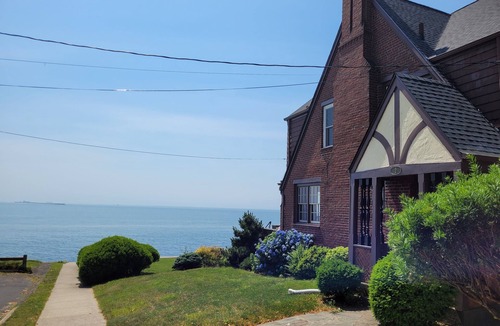 West Haven House | On the Water Spacious Comfortable Historic Home