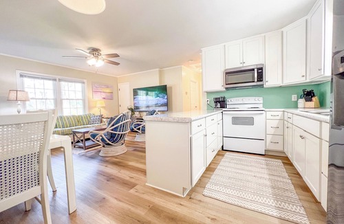 Cedar Point House | On the water with kayaks and a launch, 5 mins from beach, Everything you need!