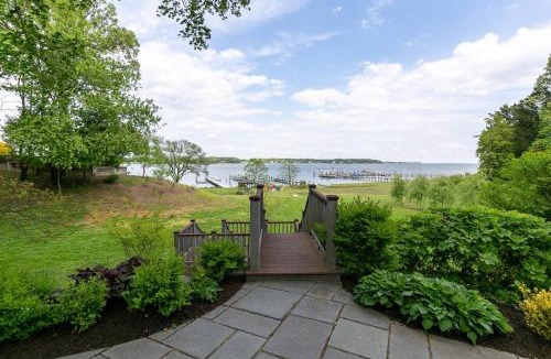 Edgewater House | On The Waterfront