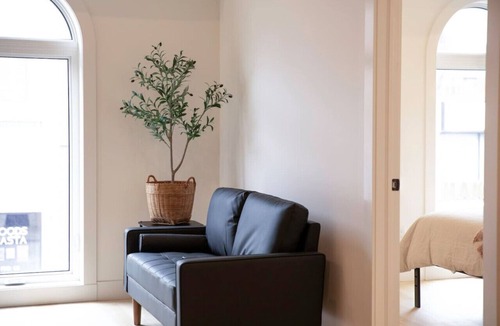 Woodstock Apartment | On Trend - The Charlotte - King