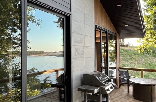 Grove Cabin | On Waters Edge*Epic Lake Views*Couples*Modern Luxe