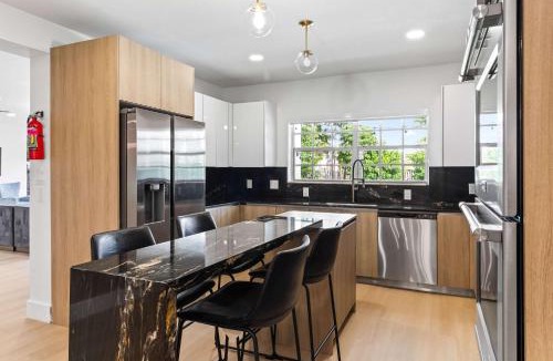 Fort Lauderdale House | One and Only Villa Monster Pickleball Jacuzzi Pool