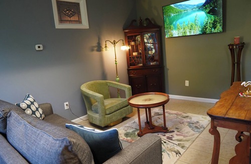 Cinnaminson Apartment | One Bdr Apt/Beautiful Area