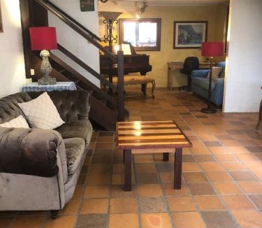 Clayfield Apartment | One Bdrm Garden & Piano Apt