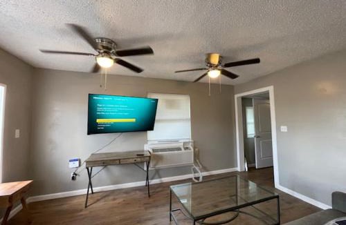 Lawton Apartment | One Bed 1 Bath with Full Kitchen near Fort Sill