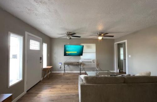 Lawton Apartment | One Bed 1 Bath with Full Kitchen near Fort Sill