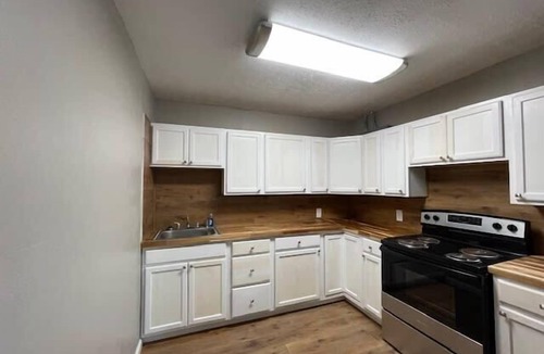 Lawton Apartment | One Bed 1 Bath with Full Kitchen near Fort Sill