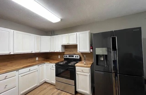 Lawton Apartment | One Bed 1 Bath with Full Kitchen near Fort Sill