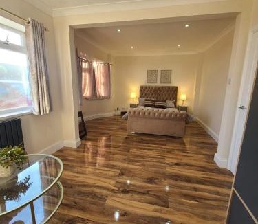 Rochford Apartment | One Bed and Bath in Rochford