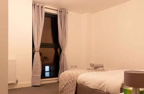 George Green Apartment | One Bed Apt with Private Balcony